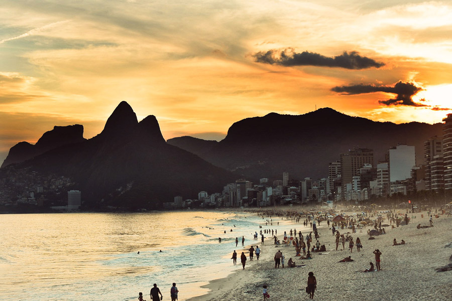 An image of Ipanema beach, Rio de Janeiro