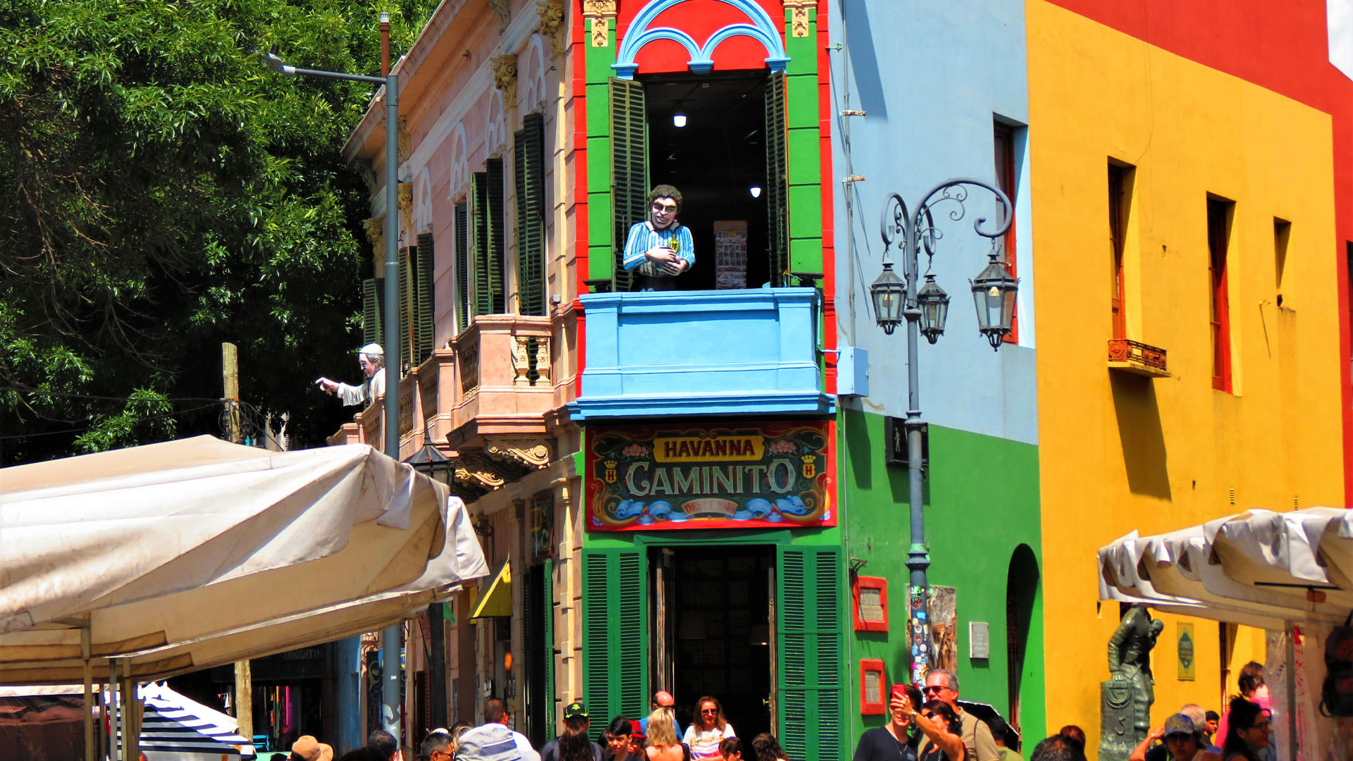 An image of a street in La Boca, Buenos Aires